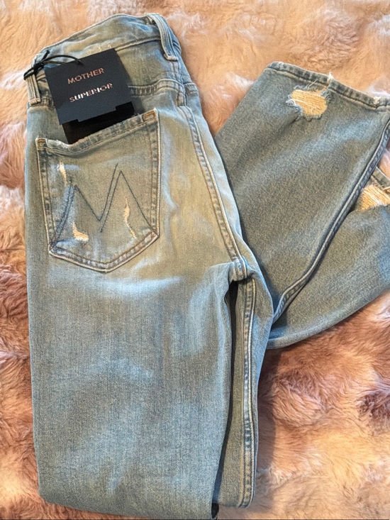 MOTHER Denim - MOTHER high waist, light blue some distressing.